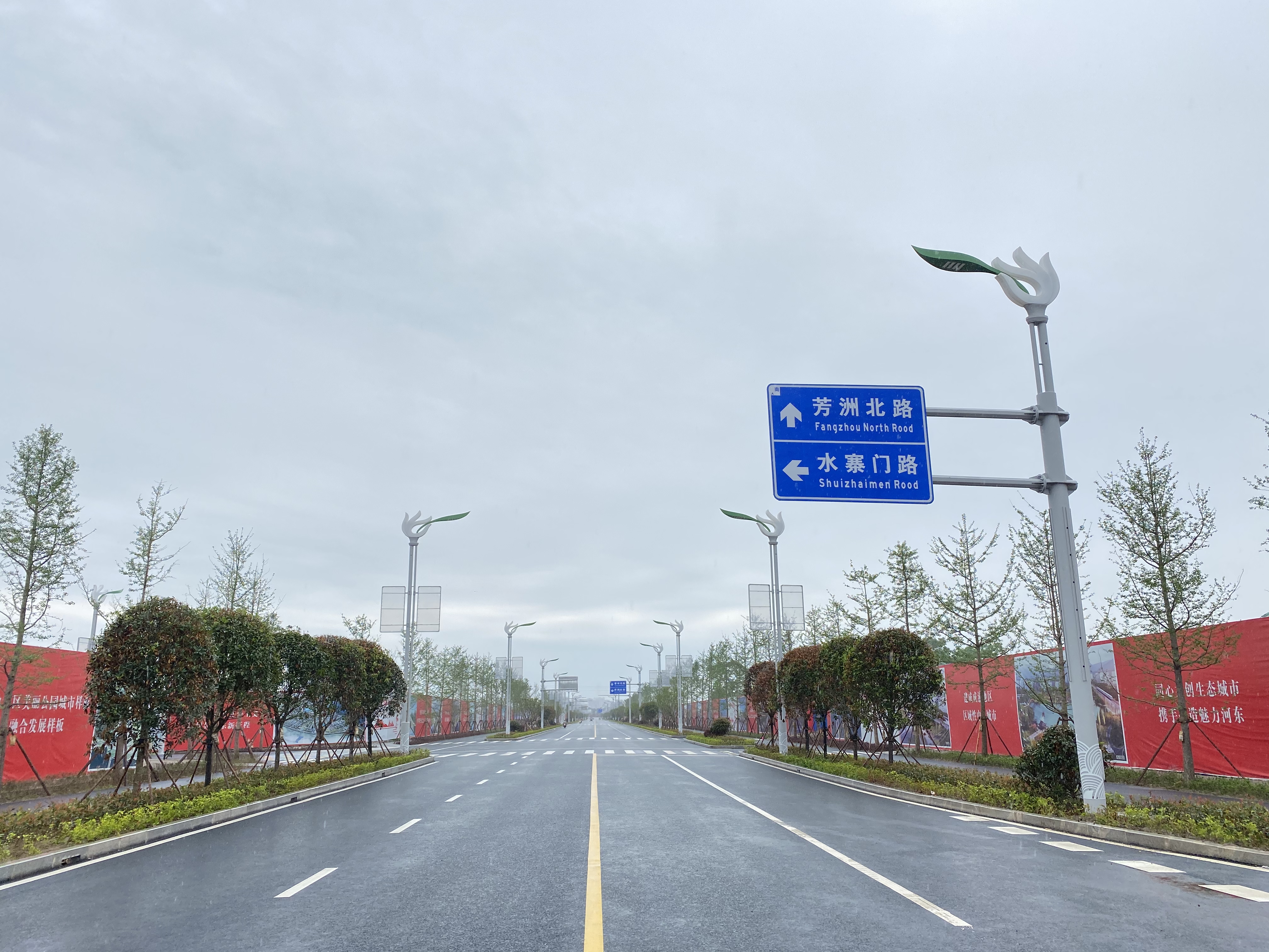 智慧路燈標(biāo)準(zhǔn)答案——遂寧首條多桿合一智慧景觀路燈示范段！